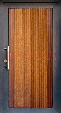 Коричневая входная дверь c МДФ панелью ЧД-03 в частный дом в Луге