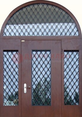 Крепкая стальная арочная дверь со стеклом и ковкой ДА-21 в Луге