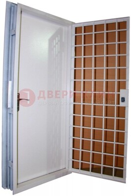 Белая стальная бронированная дверь с нитроэмалью ДБ-7 в Луге