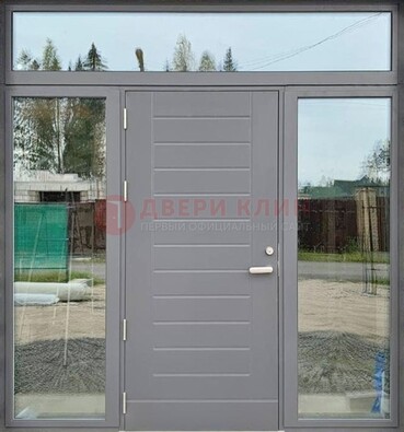 Серая стальная дверь с панелью МДФ и стеклянными фрамугами ДФГ-28 в Луге