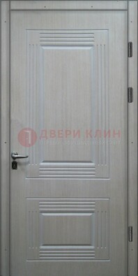 Белая металлическая дверь с МДФ ДМ-128 в Луге