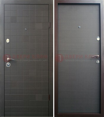Черная железная дверь со коричневой МДФ внутри ДМ-227 в Луге