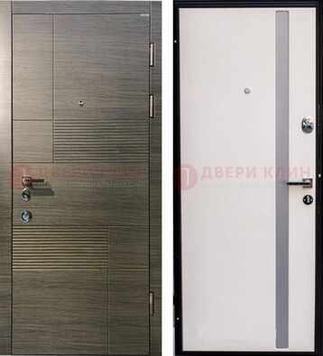 Стальная белая дверь c МДФ с молдингами ДМ-266 в Луге
