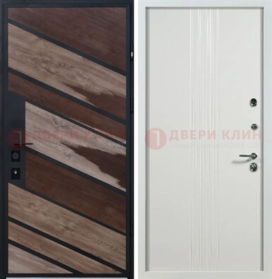Железная коричневая дверь со светлой МДФ внутри ДМ-310 в Можайске
