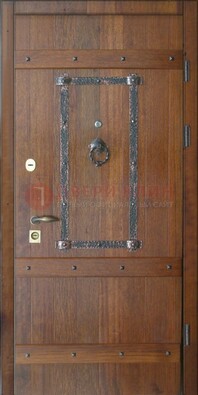 Темная стальная дверь с массивом дуба с ковкой ДМД-37 в Луге