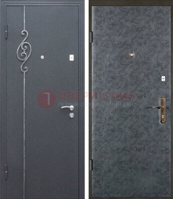 Серая стальная дверь с порошковым окрасом и ковкой ДП-109 в Луге