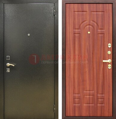 Входная темно-серая дверь с порошковой отделкой и МДФ Миланский орех ДП-281 в Луге