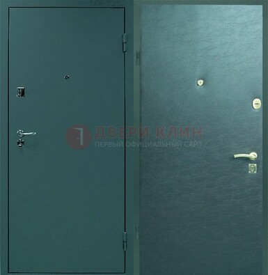 Зеленая стальная дверь с порошковым покрытием ДП-93 в Луге