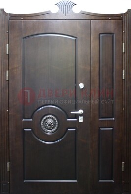 Коричневая парадная дверь с украшением ДПР-52 с утеплением в Раменском
