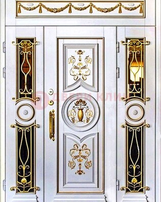 Белая стальная парадная дверь с золотыми элементами ДПР-80 в Луге
