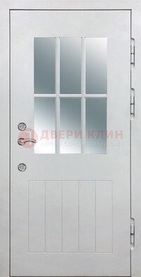 Белая уличная дверь со стеклом ДС-30 в Луге