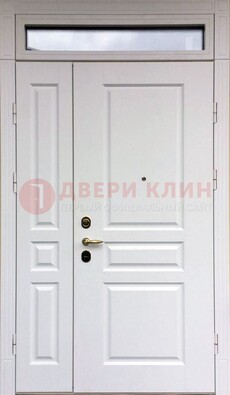 Белая двухстворчатая металлическая дверь со стеклом ДС-63 в Луге