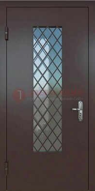 Темная металлическая дверь с решеткой и стеклом ДС-7 в Луге