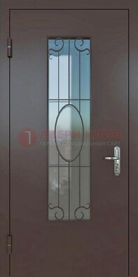 Коричневая наружная железная дверь со стеклом и ковкой ДСК-100 в Уфе