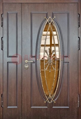 Полуторная металлическая дверь со стеклом и ковкой ДСК-108 в Луге
