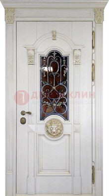 Белая железная дверь со стеклом и ковкой для кирпичного дома ДСК-155 в Луге