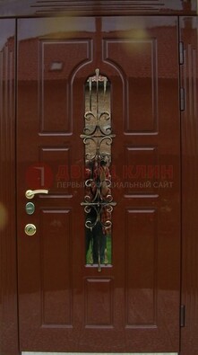 Красивая металлическая дверь со стеклом и ковкой ДСК-33 в Луге