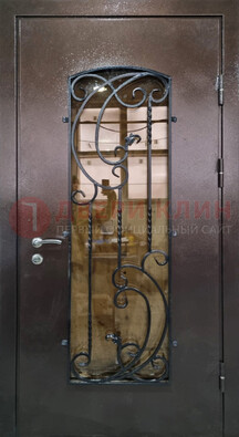 Металлическая дверь со стеклом и ковкой ДСК-95 для магазина в Луге