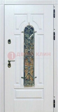 Белая остекленная металлическая дверь с ковкой ДСК-98 в Луге