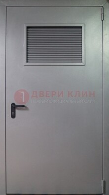 Серая железная техническая дверь с вентиляционной решеткой ДТ-12 в Липецке