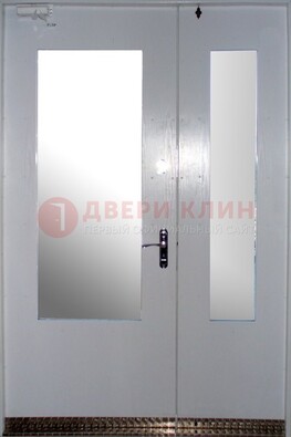 Белая  тамбурная дверь со стеклянными вставками ДТМ-18 в Луге