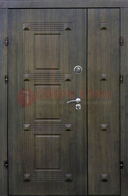 Железная двухстворчатая филенчатая дверь с виноритом ДВТ-143 в Луге