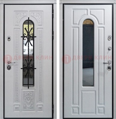 Белая стальная дверь с виноритом и ковкой снаружи ДВТ-197 в Луге