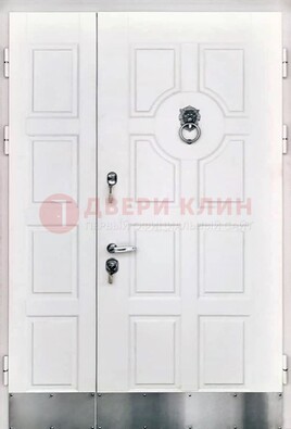 Белая входная дверь с виноритом ДВТ-246 в Севастополе
